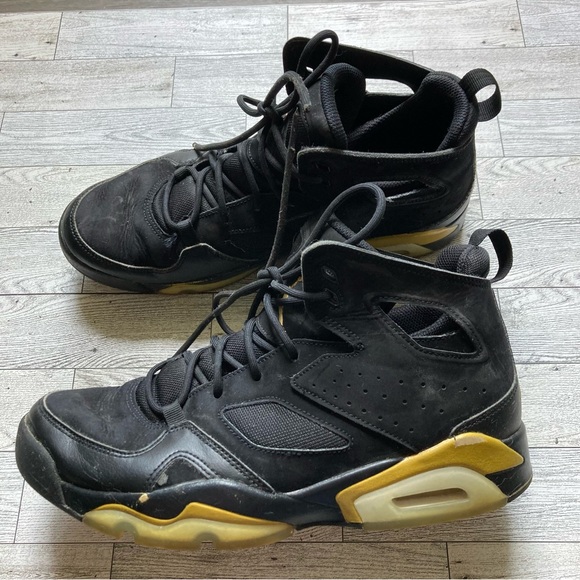 Jordan’s Size 9 Flight Club FLTCLB - Picture 2 of 5